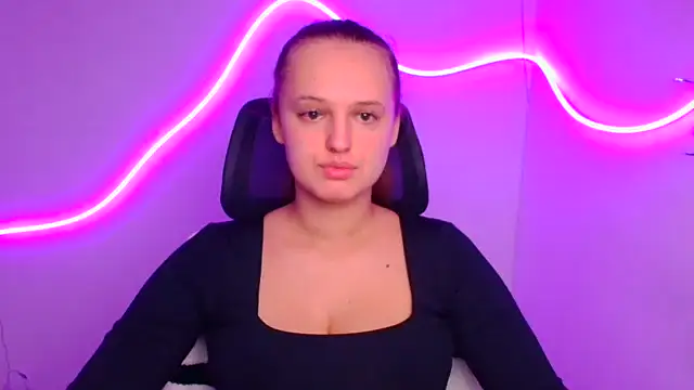 Snapshot of Aurora_White chatting on October 6, 11:27 am Aurora White online show from October 6, 11:27 am
