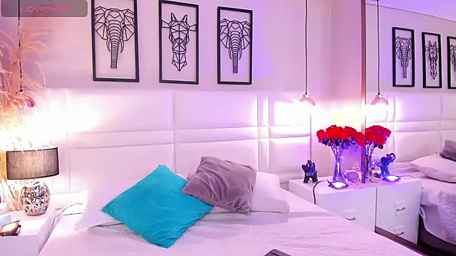 dafnne hall online show from December 1, 3:32 am