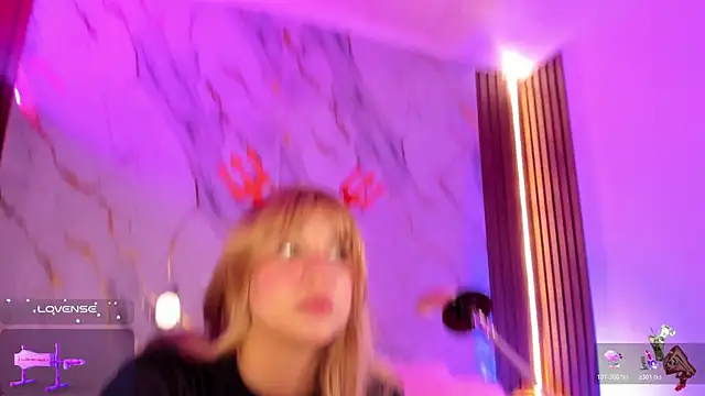 Emmiicute online show from October 28, 8:57 pm