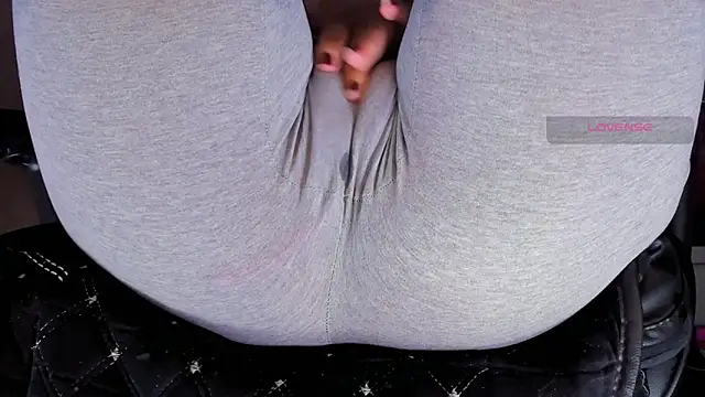 Cameltoe squirt inPants online show from September 15, 2:25 pm