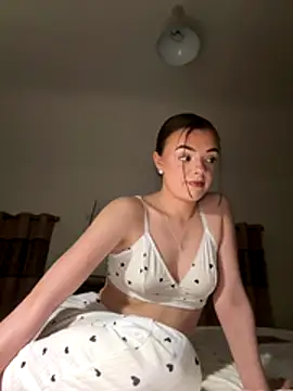 cutietootie02 online show from January 7, 4:05 am