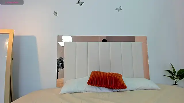 Doll Isa  online show from January 14, 6:35 pm