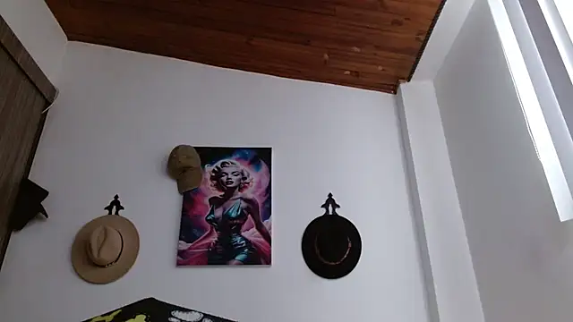 Crystal Star  online show from February 16, 12:05 pm