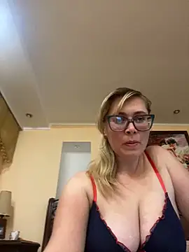 Crystal00Girl online show from October 8, 9:19 pm