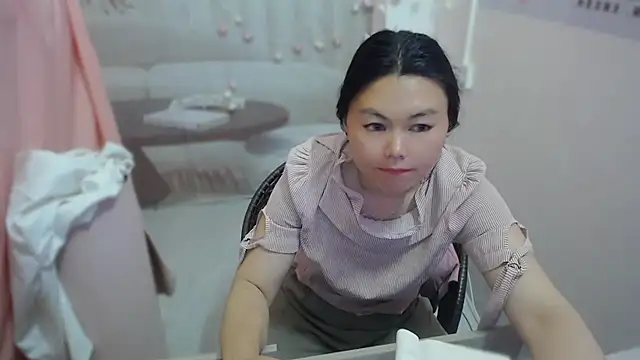 KateCondon online show from April 5, 8:24 am