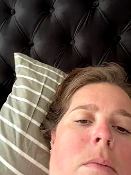 hornykitty1210 online show from September 15, 5:31 pm