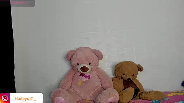 HaileyDuke online show from April 6, 10:33 pm