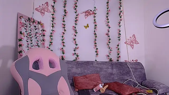 Danagh  online show from December 16, 9:53 pm