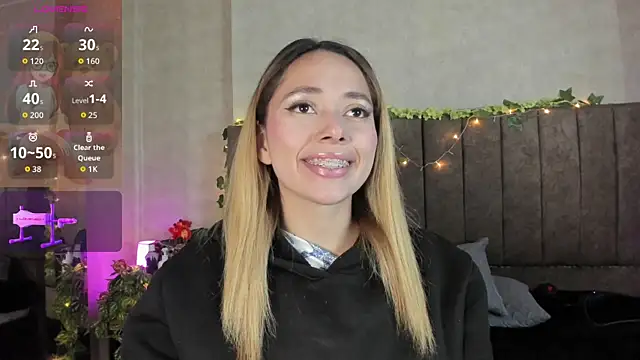 LanaMills  online show from April 17, 5:31 am