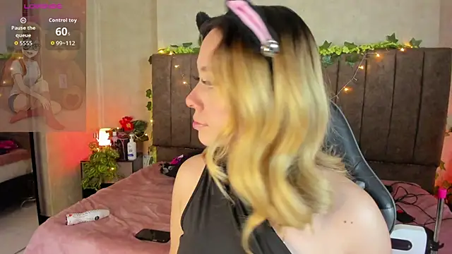 LanaMills  online show from April 9, 5:32 am