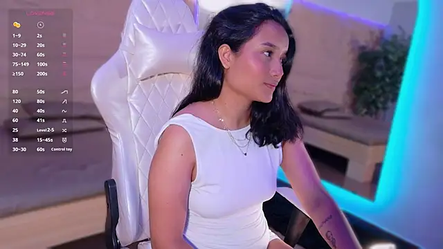 HannahMontgomery online show from April 9, 4:34 pm