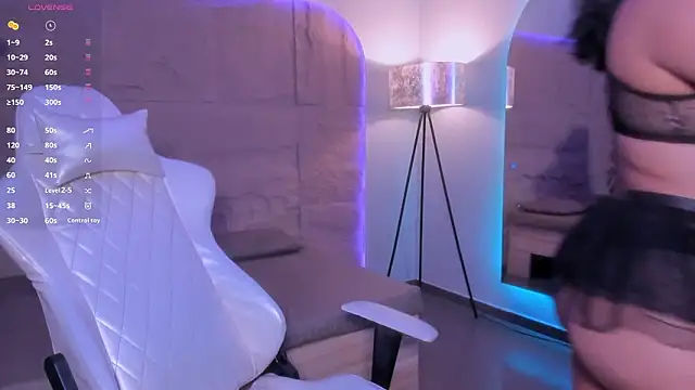 HannahMontgomery online show from March 13, 4:30 pm