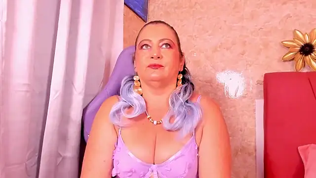 PalomaLombardi online show from December 4, 8:31 pm