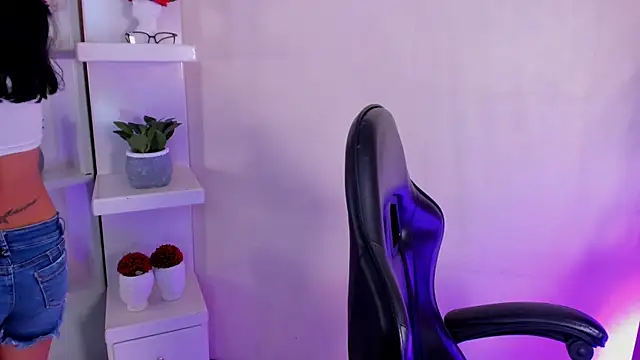 Aria Joness  online show from February 9, 9:17 pm