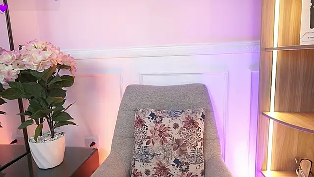 MilaCrave online show from April 9, 11:37 am