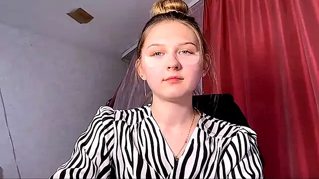 Snapshot of Smoke_mama chatting on September 12, 2:35 pm Smoke mama online show from September 12, 2:35 pm