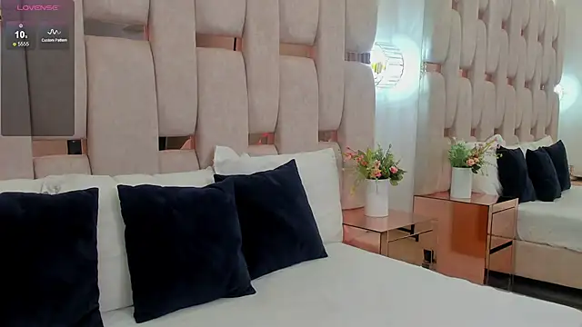 sophiie ross  online show from January 13, 4:44 pm