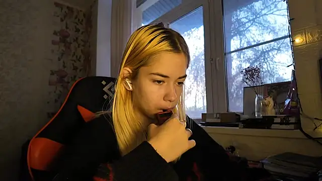 Witching Moon online show from December 15, 5:56 am