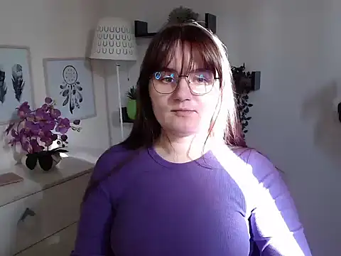 Snapshot of Julie_Diamond chatting on October 10, 12:43 pm Julie Diamond online show from October 10, 12:43 pm