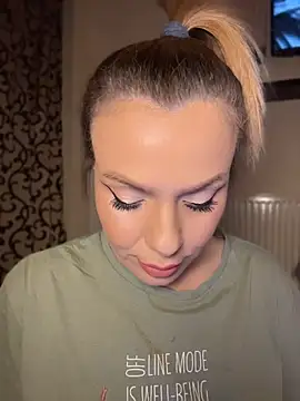 emmasweett11 online show from April 19, 7:49 pm