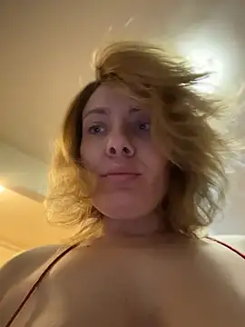 emmasweett11 online show from April 12, 8:11 pm