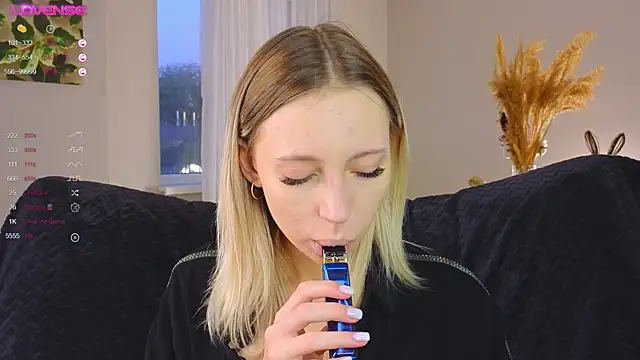 NyxaThorn online show from October 16, 2:41 pm