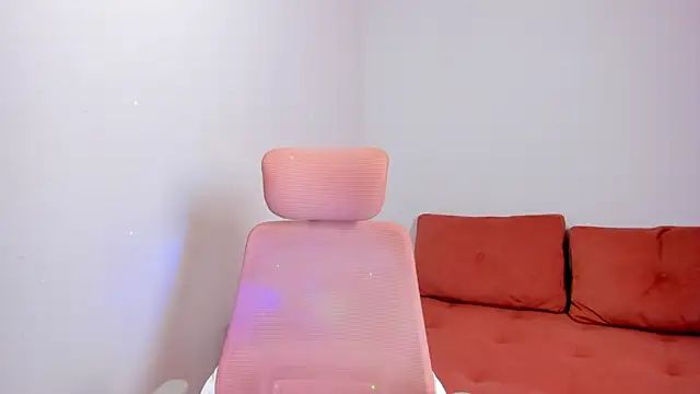 Emiss Jones online show from March 21, 11:54 pm