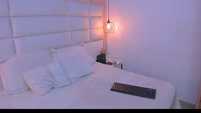 Salome Smitth 1 online show from April 12, 10:01 pm