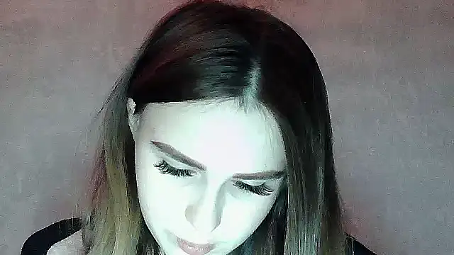 SweetLoraa online show from December 1, 5:15 pm