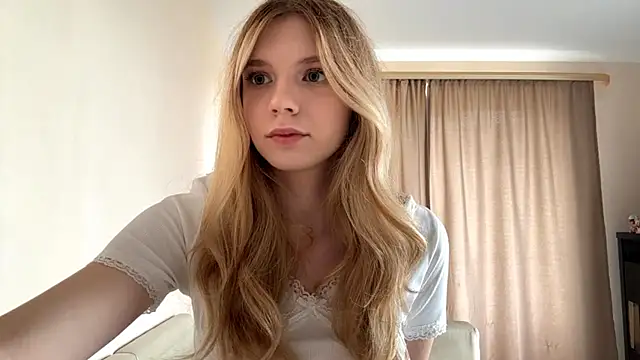 FruityXo online show from October 5, 11:04 am