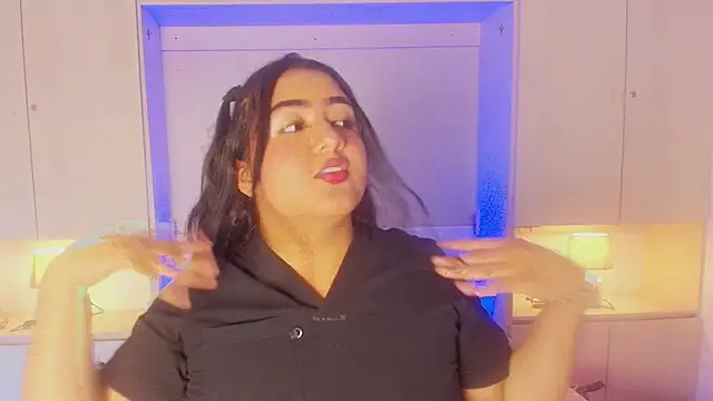 LilyWhitney online show from November 12, 4:10 am