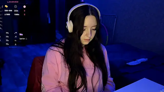 LauretteRagar online show from November 18, 6:20 pm