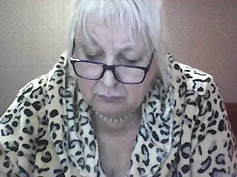 Snapshot of Alexia64231 chatting on October 9, 4:16 am Alexia64231 online show from October 9, 4:16 am