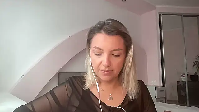 Snapshot of Beautysoul_ chatting on September 16, 10:01 am Beautysoul online show from September 16, 10:01 am