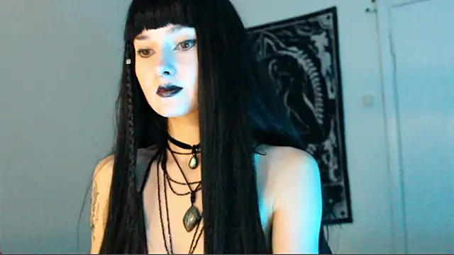 midnightsiren777 online show from February 12, 10:33 pm