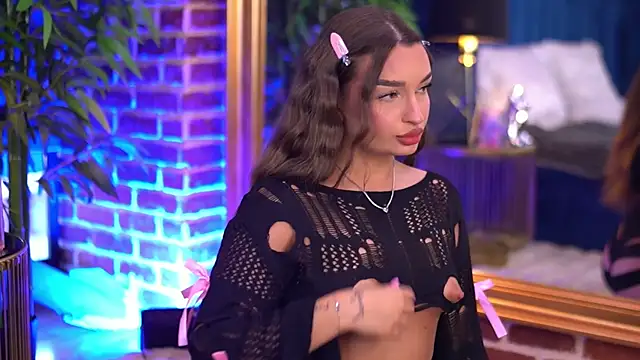 MillaSerene online show from October 29, 5:45 am