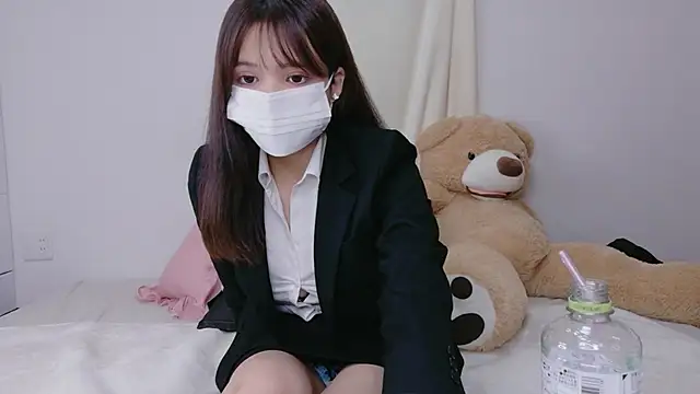 Snapshot of Sena_0999 chatting on October 16, 12:19 pm Sena 0999 online show from October 16, 12:19 pm