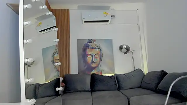 cinnia  online show from February 12, 11:45 am