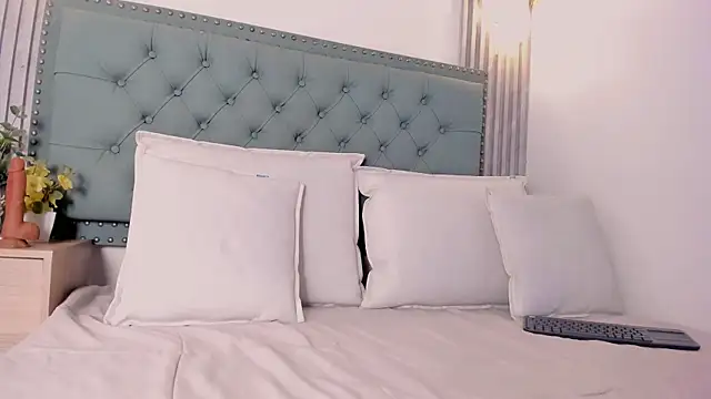 ValeriaJulio  online show from October 17, 6:22 pm