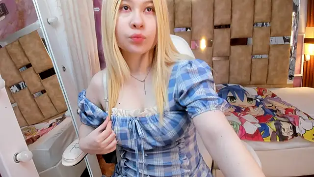 Melody Lolii online show from January 15, 6:25 pm