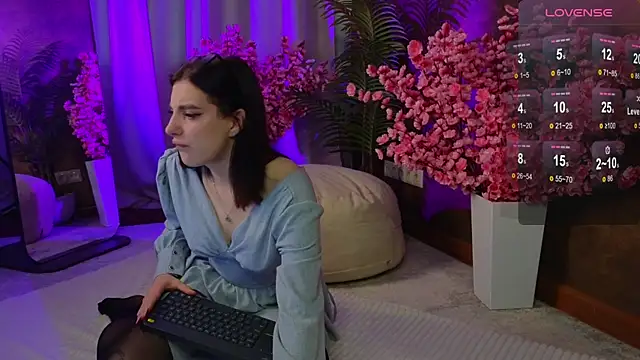 Snapshot of arcane_doll chatting on October 13, 5:32 am arcane doll online show from October 13, 5:32 am