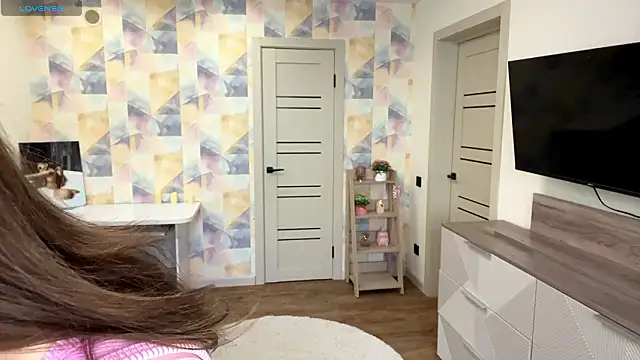 NylaNadler online show from February 11, 6:15 am