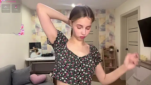 NylaNadler online show from April 7, 4:03 am