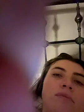 Snapshot of M1l3yD3w chatting on October 3, 3:44 am M1l3yD3w online show from October 3, 3:44 am