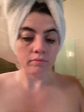 Snapshot of M1l3yD3w chatting on October 1, 12:10 pm M1l3yD3w online show from October 1, 12:10 pm