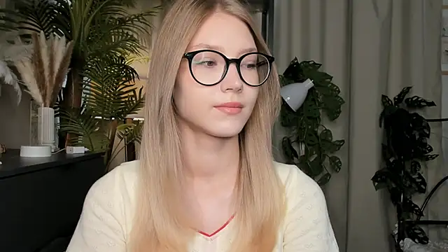 Snapshot of ChinBonnell chatting on September 18, 5:39 am ChinBonnell online show from September 18, 5:39 am