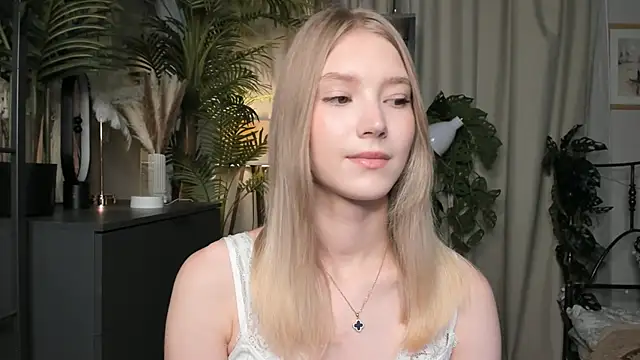 Snapshot of ChinBonnell chatting on October 19, 11:45 am ChinBonnell online show from October 19, 11:45 am
