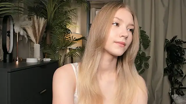 Snapshot of ChinBonnell chatting on October 6, 5:46 am ChinBonnell online show from October 6, 5:46 am