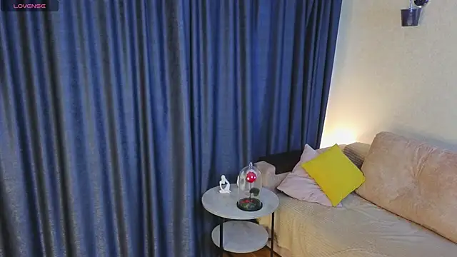 LouisaChaobal online show from October 28, 1:55 am