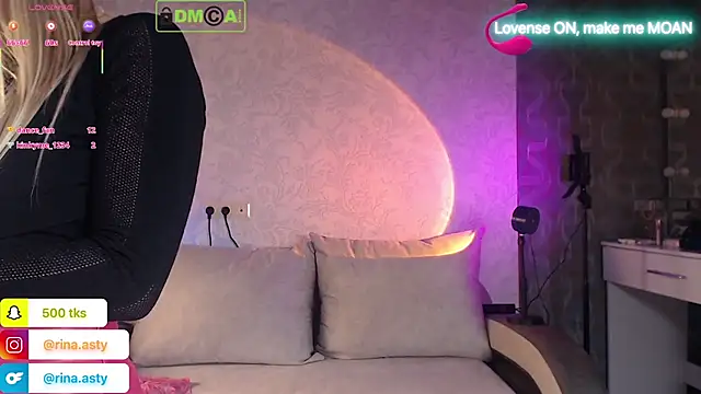 Snapshot of viki_sky chatting on October 1, 5:18 pm viki sky online show from October 1, 5:18 pm